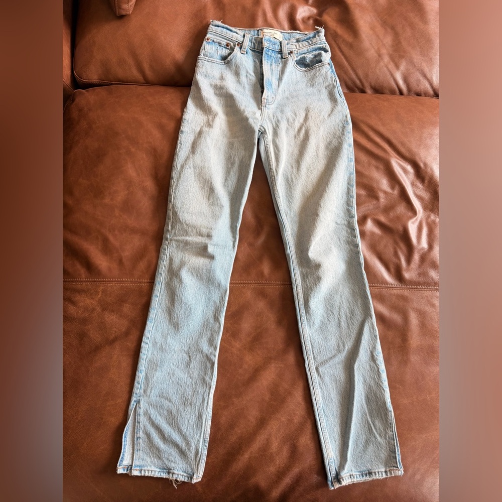 Abercrombie ’90s Straight Ultra High Rise Jeans 24 / 00 Long Light Wash